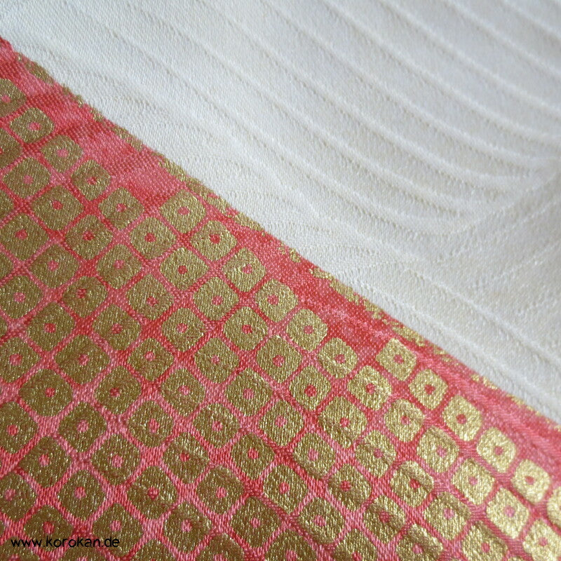 moderner japanischer Kamelien Furisode Seidendamast Kimono