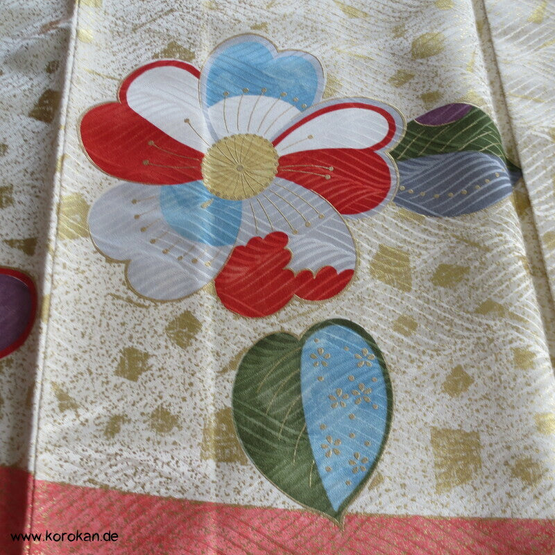 moderner japanischer Kamelien Furisode Seidendamast Kimono