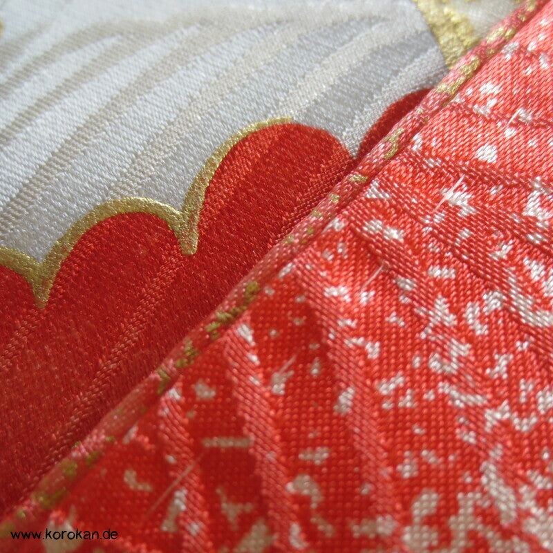 moderner japanischer Kamelien Furisode Seidendamast Kimono