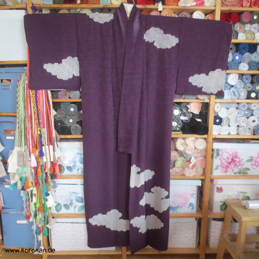 Shibori Wolkenmuster, aubergine Seidendamast Tsukesage Kimono
