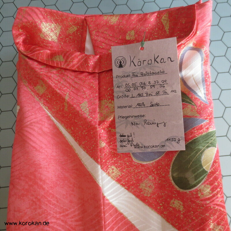 moderner japanischer Kamelien Furisode Seidendamast Kimono