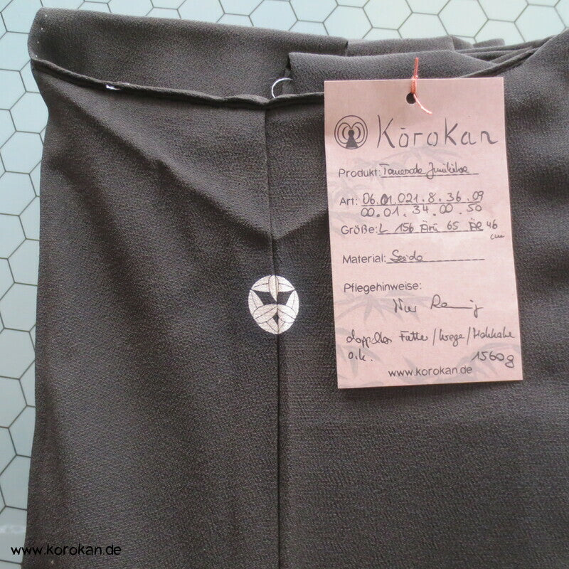 Junihitoe Hime und Verehrer Tomesode Kimono