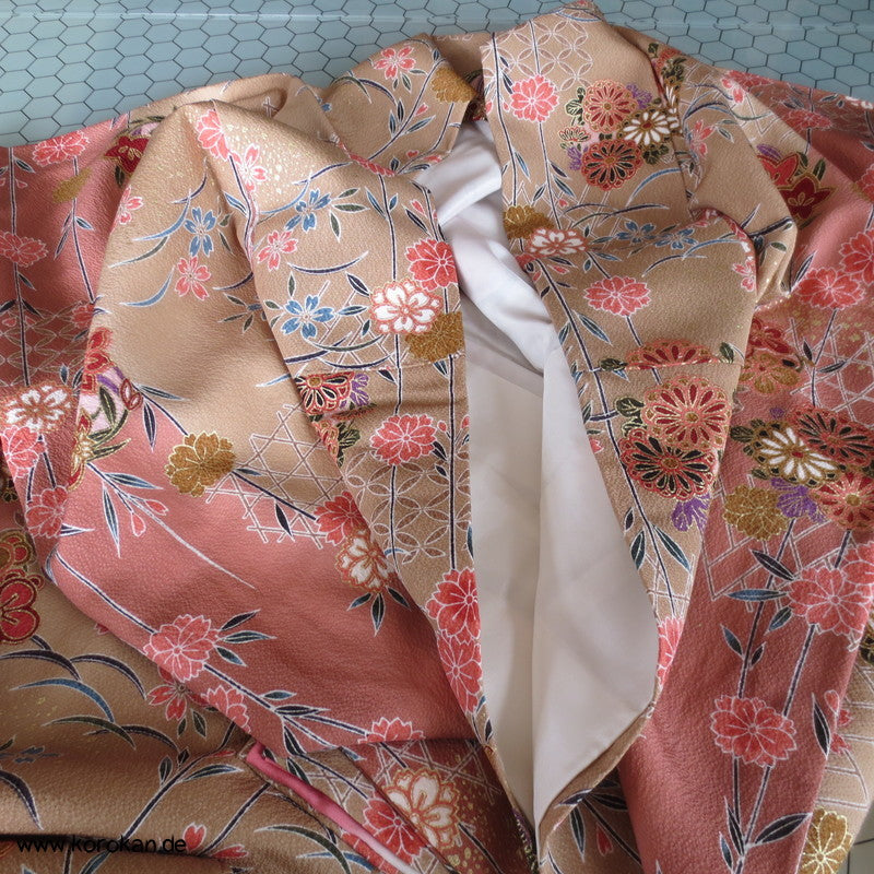 Sakura und Ume Blüten an Zweigen Komon Seiden Kimono