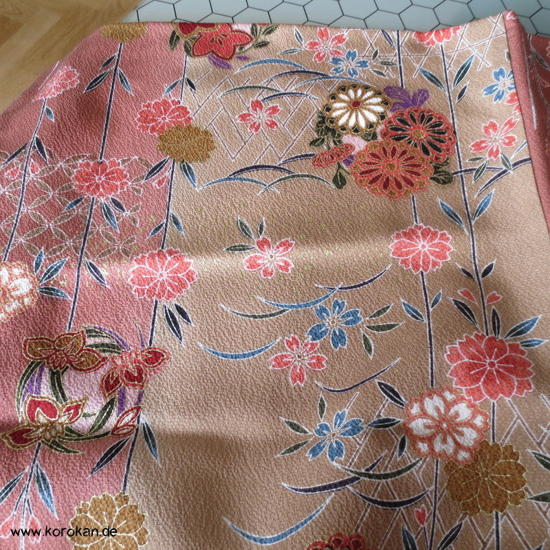 Sakura und Ume Blüten an Zweigen Komon Seiden Kimono