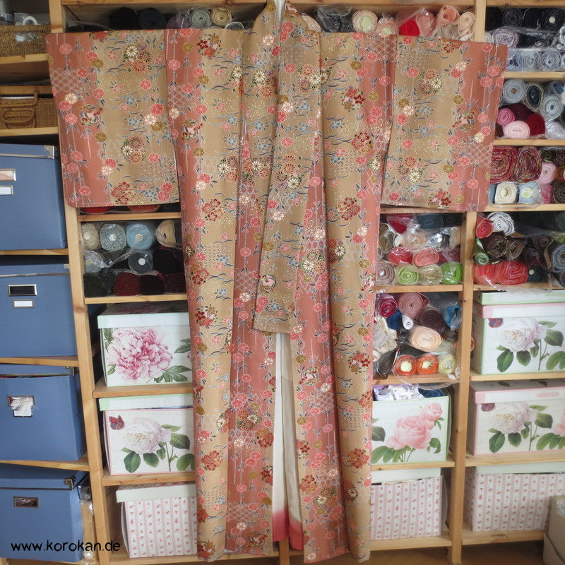 Sakura und Ume Blüten an Zweigen Komon Seiden Kimono