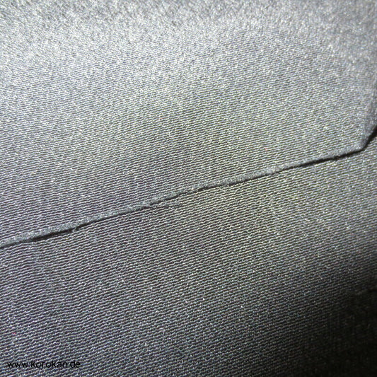 schwarzer Chirimen Seiden Crepe Stoffrest / Obiage