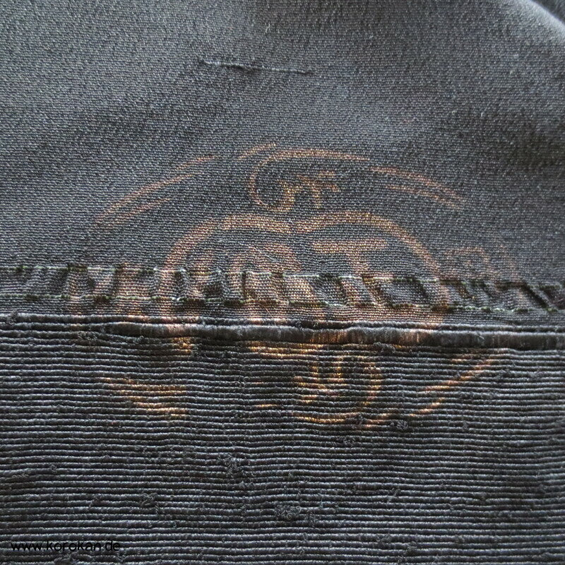 schwarzer Chirimen Seiden Crepe Stoffrest / Obiage