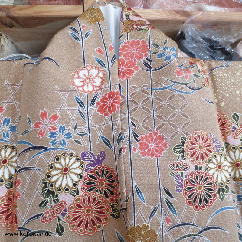 Sakura und Ume Blüten an Zweigen Komon Seiden Kimono