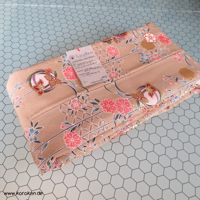 Sakura und Ume Blüten an Zweigen Komon Seiden Kimono