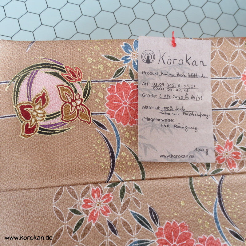 Sakura und Ume Blüten an Zweigen Komon Seiden Kimono