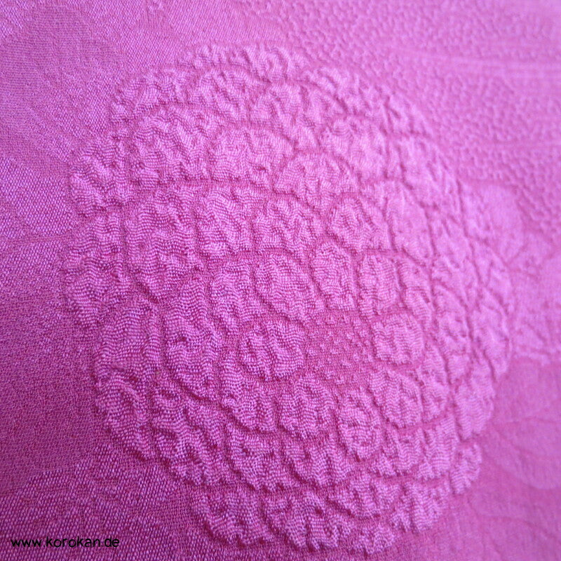 pinkfarbige Seiden Matelassé Mangiku Haori