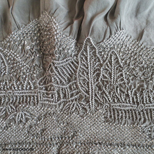 Haus und Bäume Shibori Heko Obi - olivfarbener Chirimen Crepe