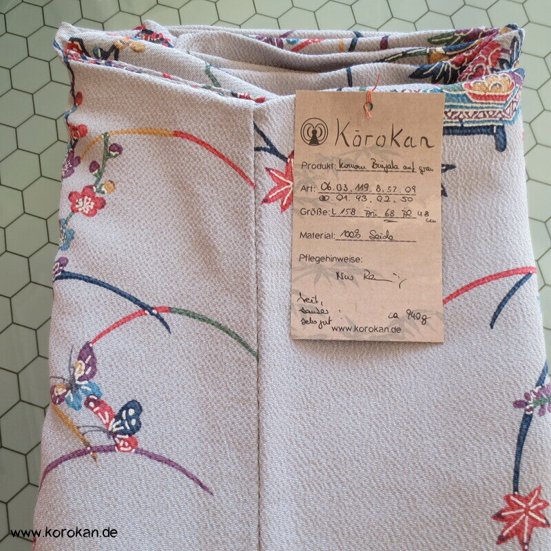 Bingata Motive auf grau Komon Kimono Seidencrepe