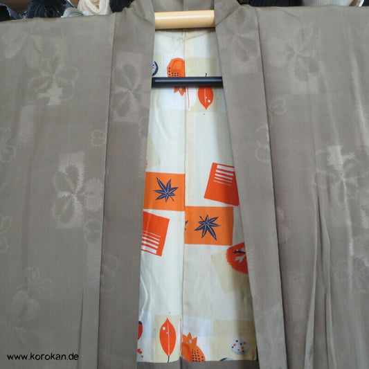 handgemalter Kirschzweig auf khakioliver Seide Haori