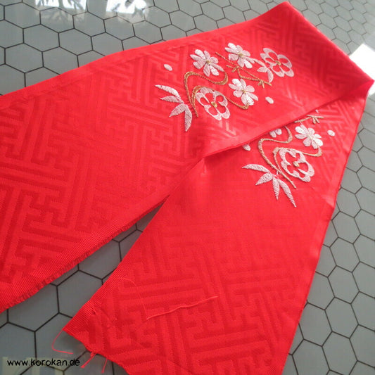 roter bestickter Han Eri