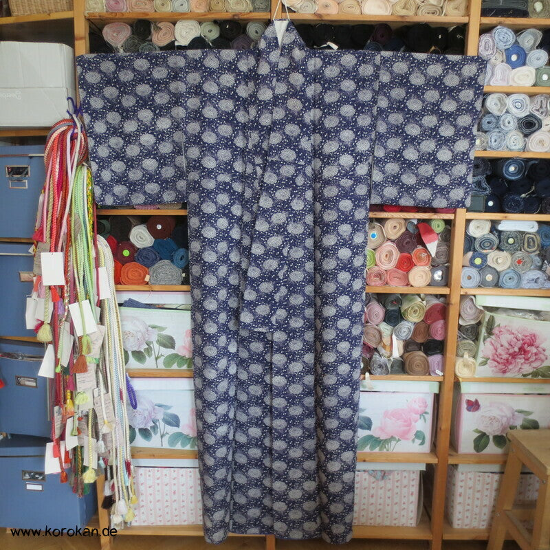 regelmäßige Chrysanthemen Komon Kimono