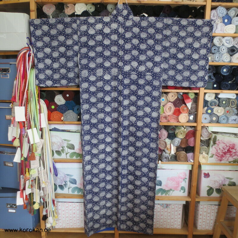 regelmäßige Chrysanthemen Komon Kimono