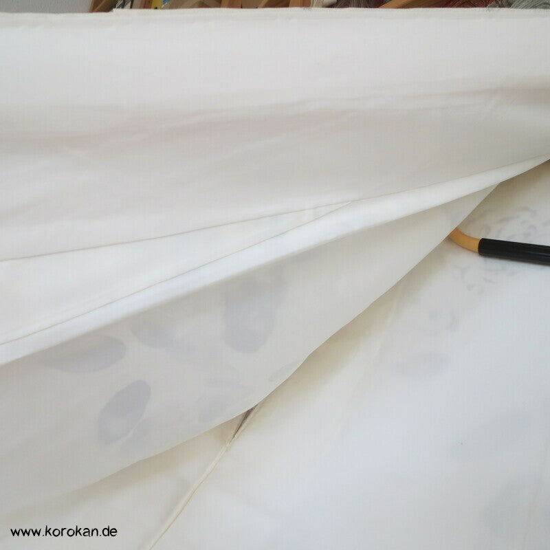 hellgraue Rosen auf naturfarbener Seide Homongi Kimono