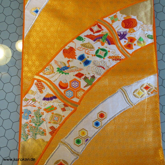 Bambusbögen mit Kinderspielzeug Seidenbrokat Fukuro Obi Kimonogürtel