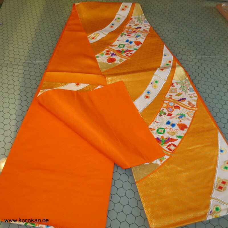 Bambusbögen mit Kinderspielzeug Seidenbrokat Fukuro Obi Kimonogürtel