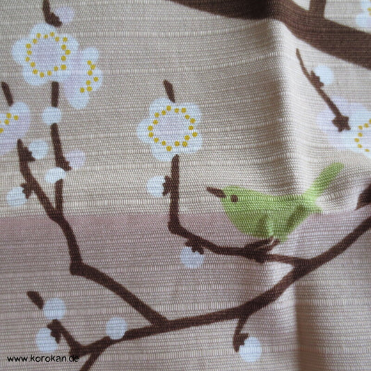 rote und weiße Umeblüten Furoshiki japanisches Tragetuch