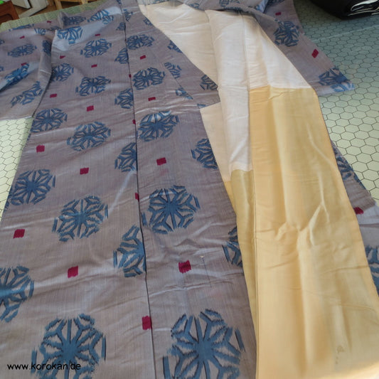 Asanoha Schneeflocken und rote Quadrate Meisen Seiden Kimono