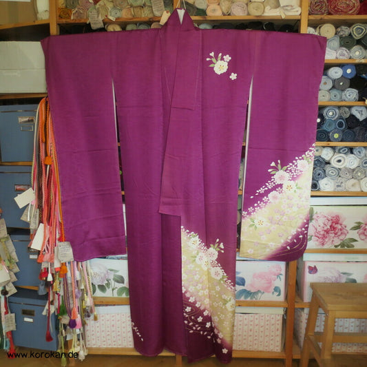 Furisode Seiden Kimono Blütenstreifen auf pflaume