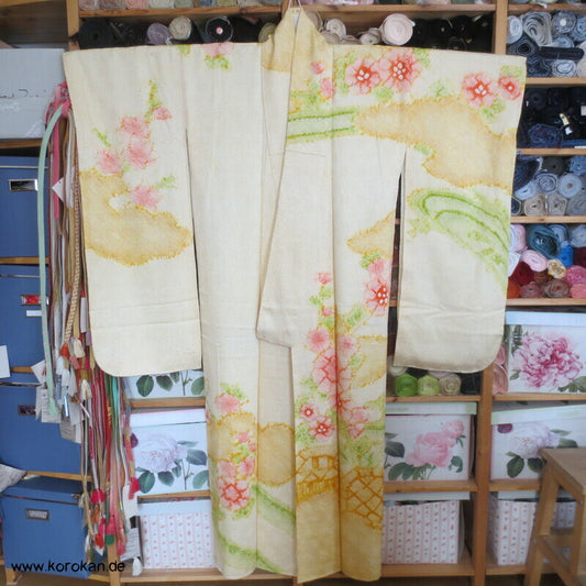 Full Shibori angedeutete Blumen und Blätter Seidendamast Furisode Kimono