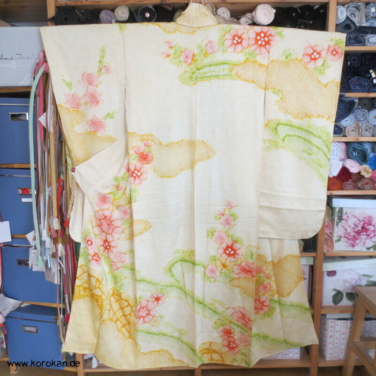 Full Shibori angedeutete Blumen und Blätter Seidendamast Furisode Kimono