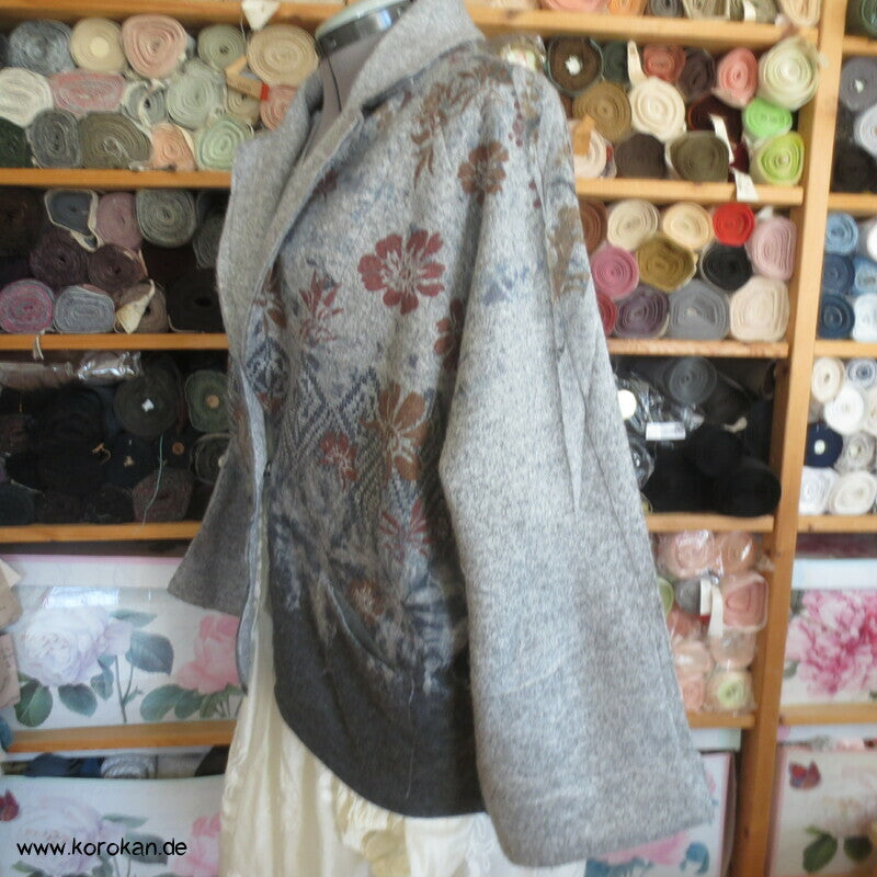 italienische Wollwalkjacke, mit Druckmuster auf grau