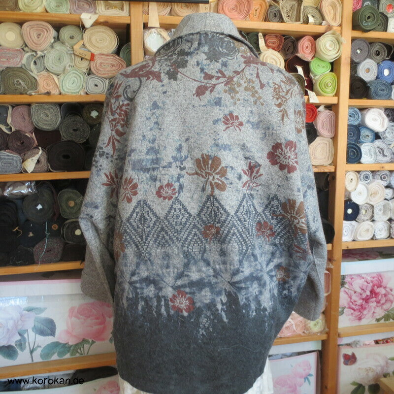 italienische Wollwalkjacke, mit Druckmuster auf grau