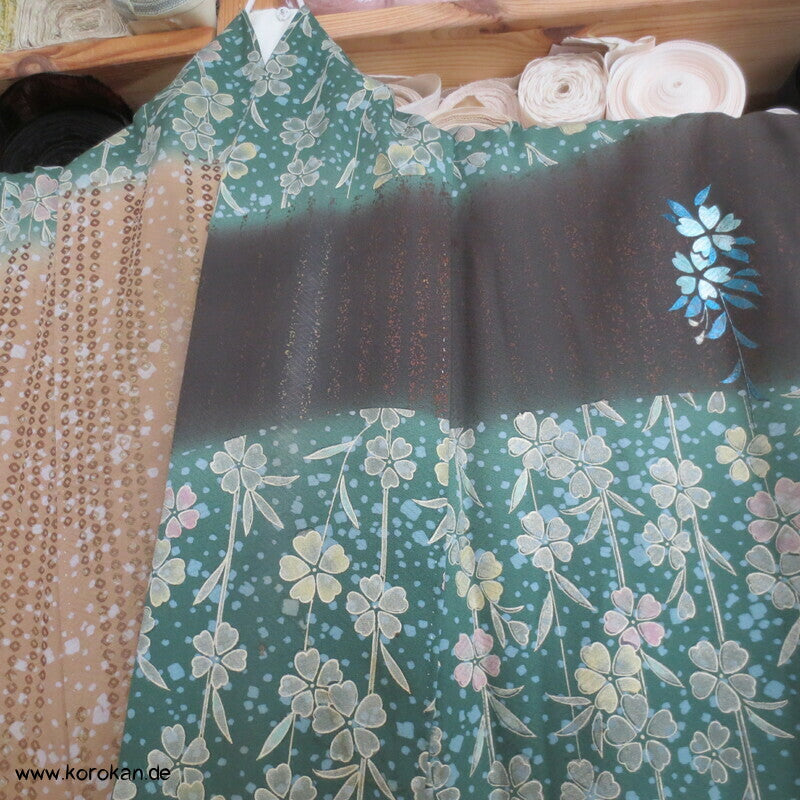 Sakura bei Nacht Seide mit viel Gold, Araihari Homongi Kimono