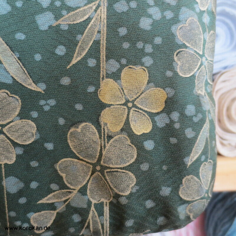 Sakura bei Nacht Seide mit viel Gold, Araihari Homongi Kimono