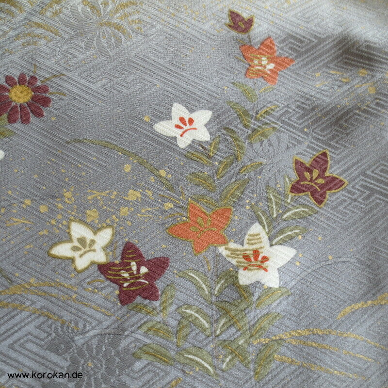 Farbabstufungen Furisode Kimono Seidendamast Karieba Stoff
