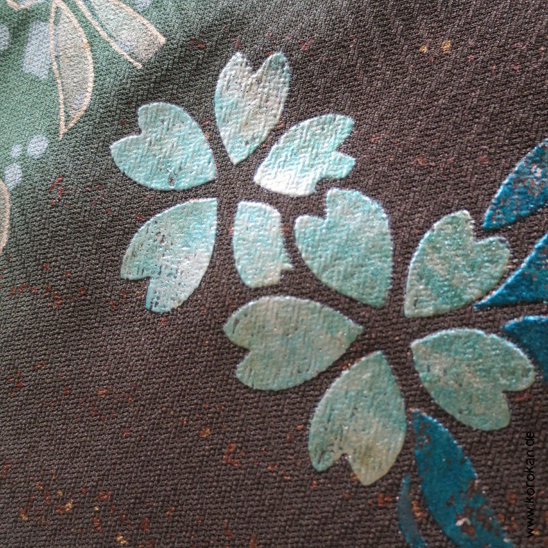 Sakura bei Nacht Seide mit viel Gold, Araihari Homongi Kimono