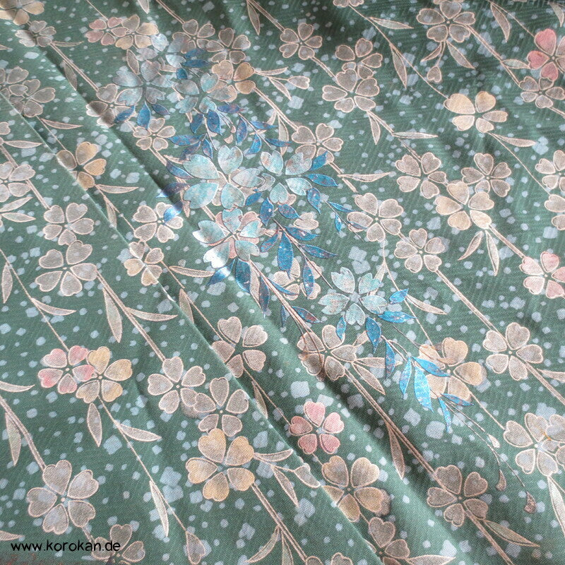 Sakura bei Nacht Seide mit viel Gold, Araihari Homongi Kimono