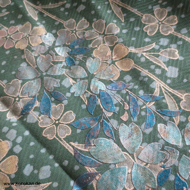 Sakura bei Nacht Seide mit viel Gold, Araihari Homongi Kimono