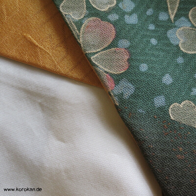 Sakura bei Nacht Seide mit viel Gold, Araihari Homongi Kimono