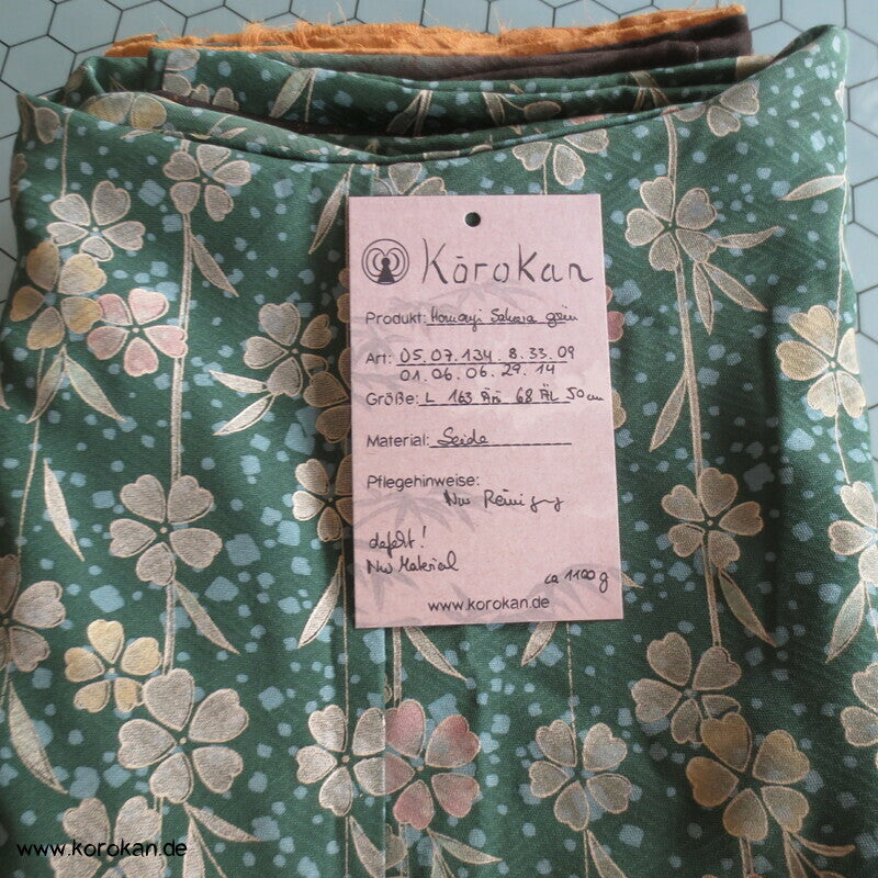 Sakura bei Nacht Seide mit viel Gold, Araihari Homongi Kimono