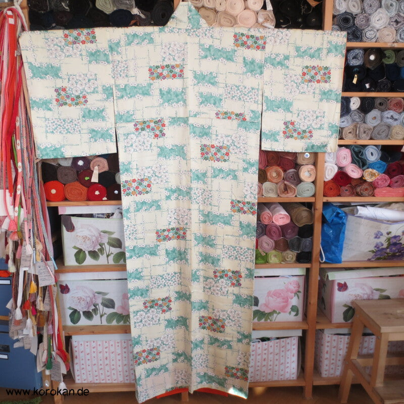 bunte Ume Pflaumen Blüten Komon Kimono