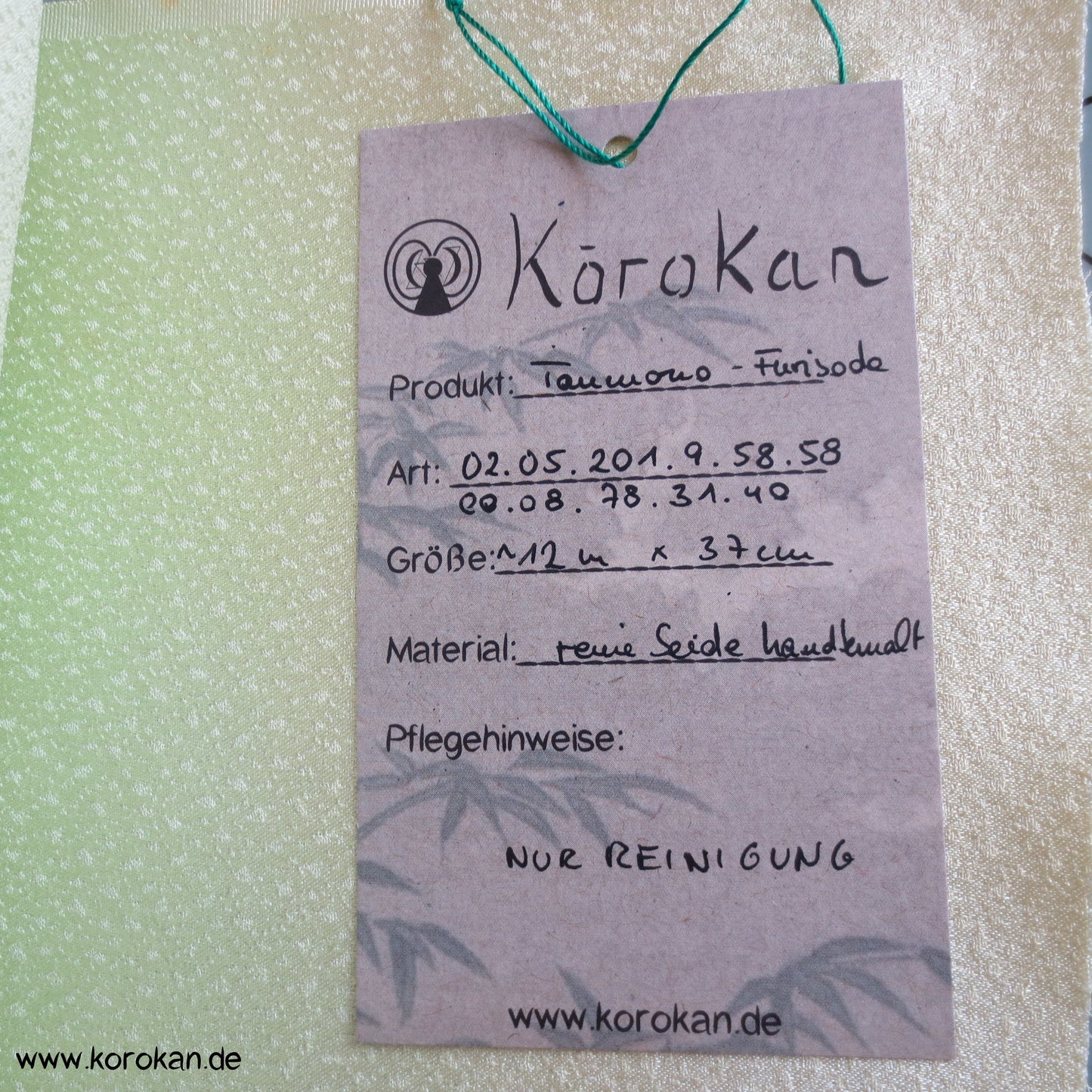 Egasumi Blüten Rinzu Seiden Damast Kimono Tanmono