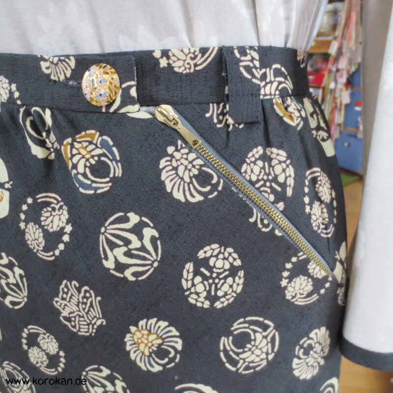 Bias Cut Rock aus Kimono Wolle Seide Tsumugi mit lauter Mon