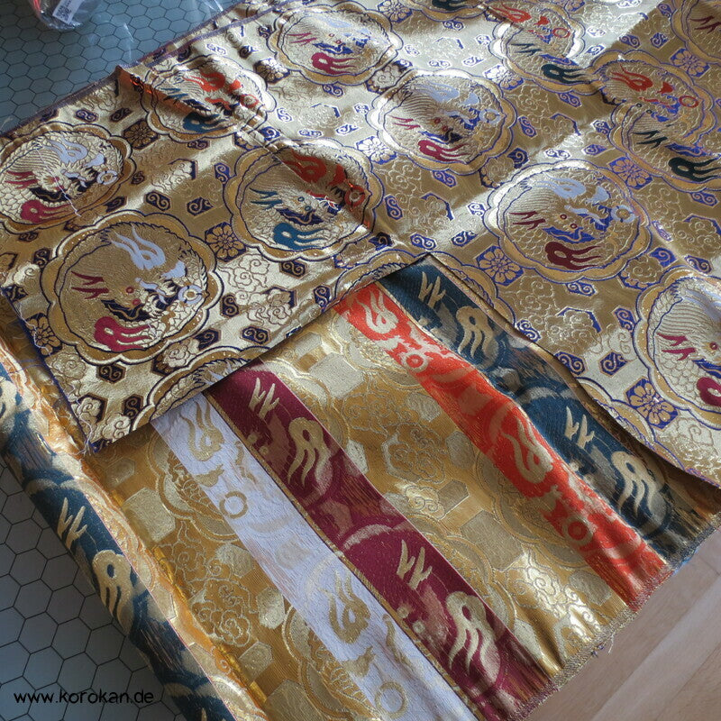 Drachen Siegel auf gold Seidenbrokat