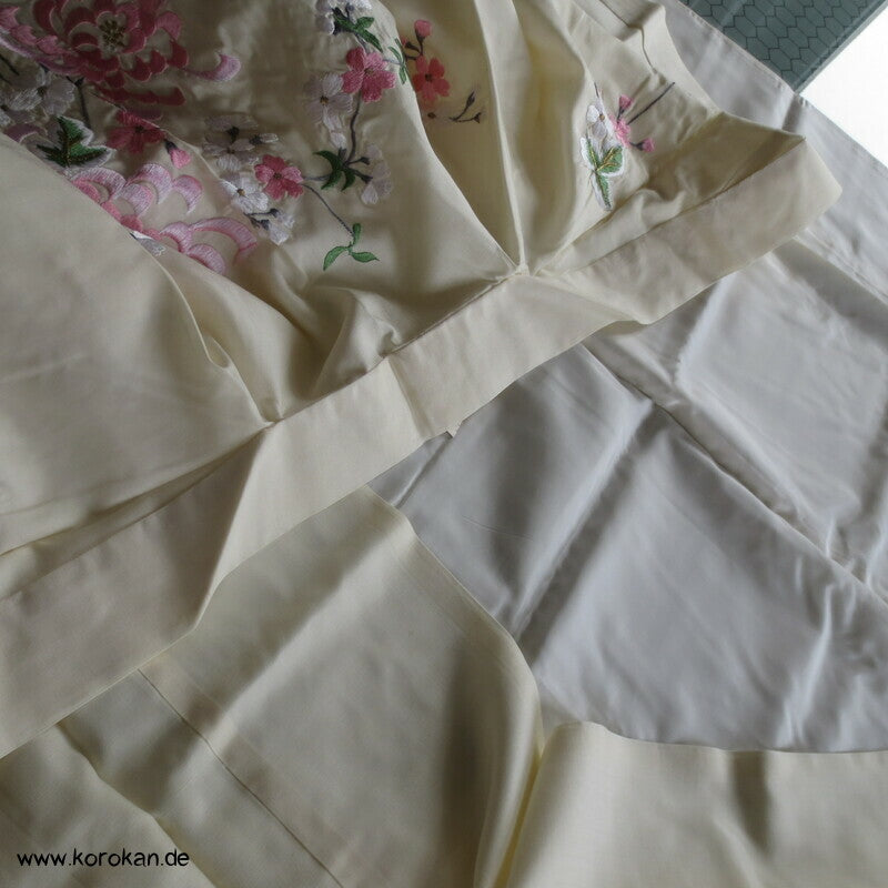 Hayashi Kimono als Juban, Seide, bestickt