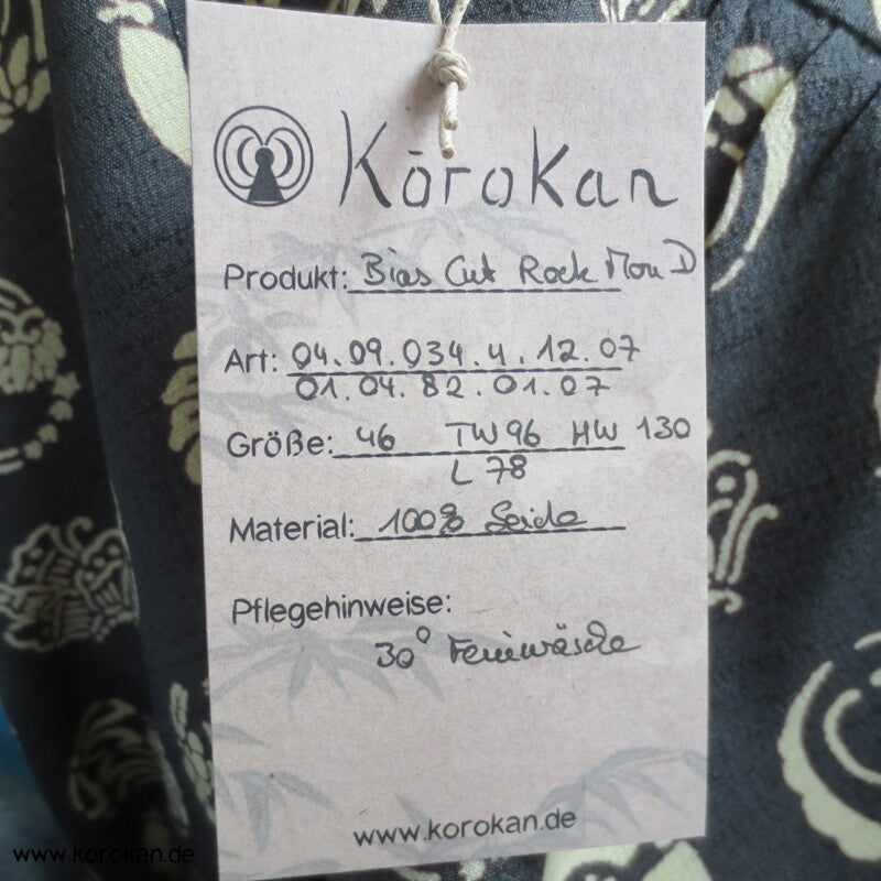 Bias Cut Rock aus Kimono Wolle Seide Tsumugi mit lauter Mon