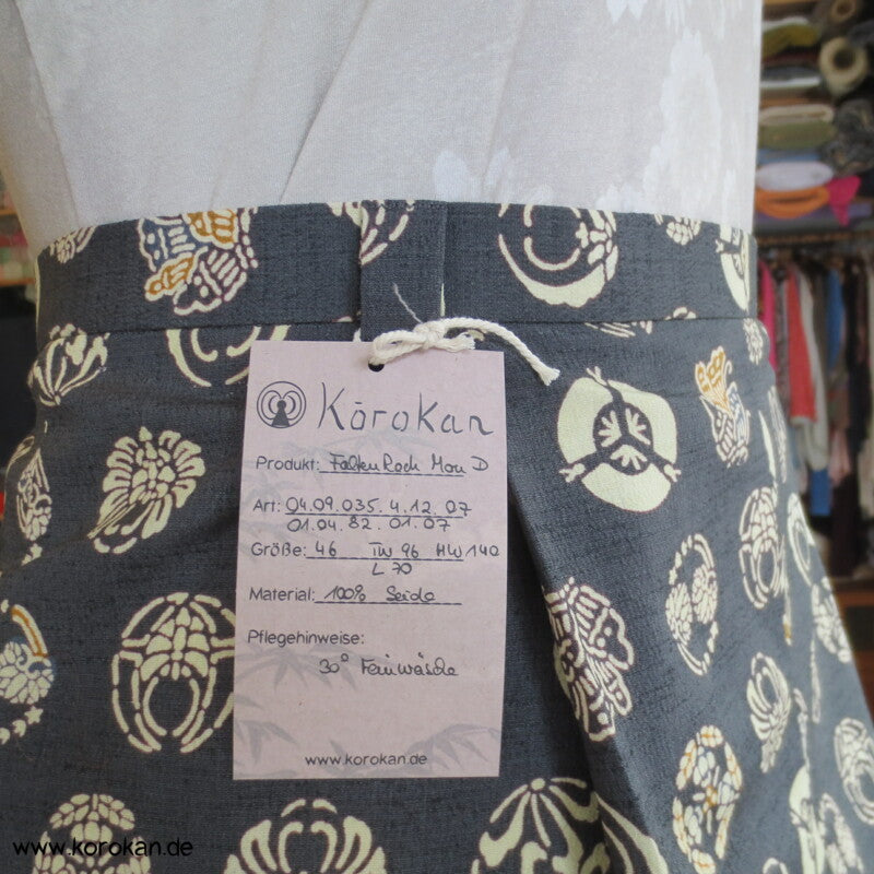 schmaler Rock aus Kimono Wolle Seide Tsumugi mit lauter Mon