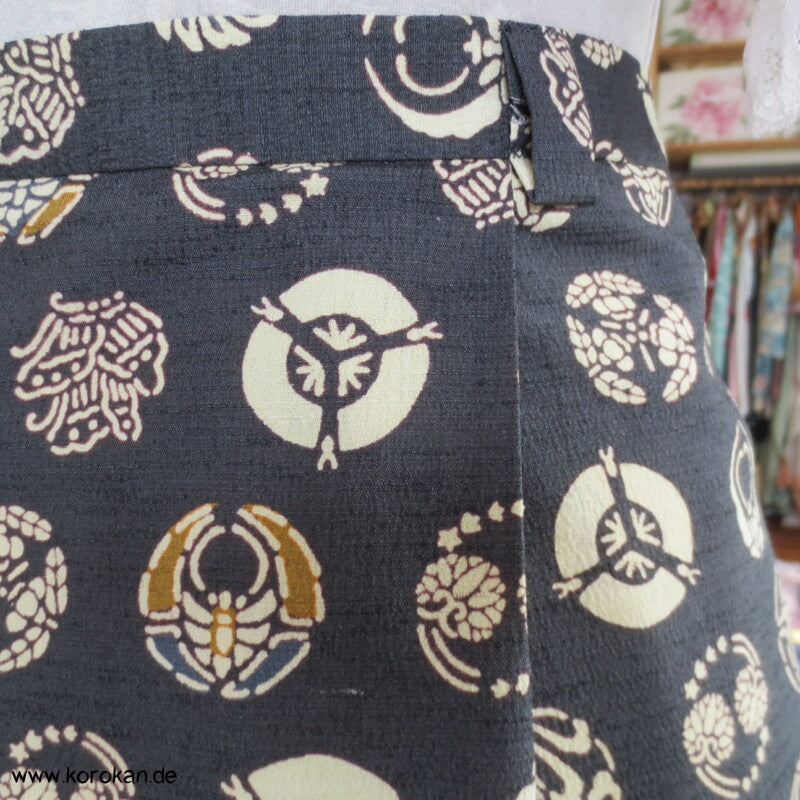 schmaler Rock aus Kimono Wolle Seide Tsumugi mit lauter Mon