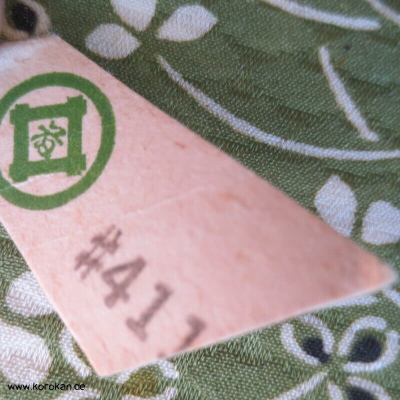 hellgrüne Damast Seide mit weißen Kleegräsern Kimono Tanmono