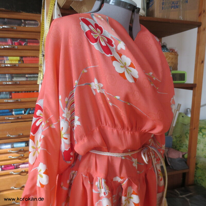 Japan Kimono Seiden Upcycling Kleid, Blütenzweige Crepe, Gr. XL