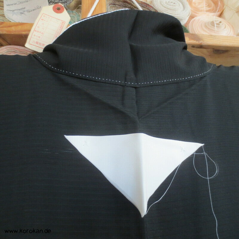 Mofuku 5 Mon formeller Kimono aus Rho gewebter Seide